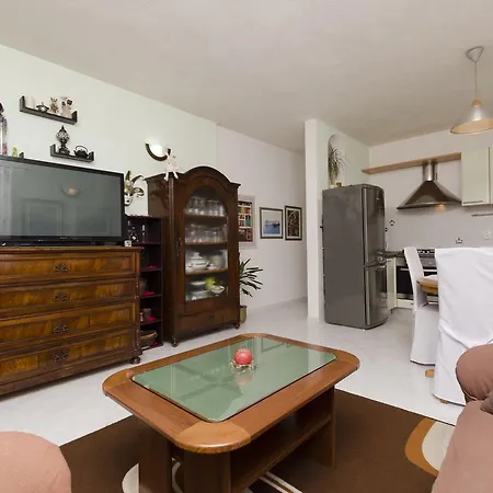 Jurica Apartment *
