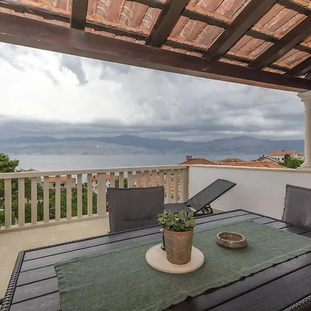 Apartment Jurica Postira